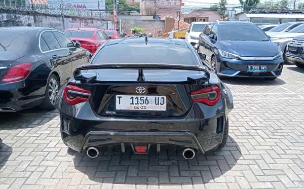 TOYOTA  86  2.0L