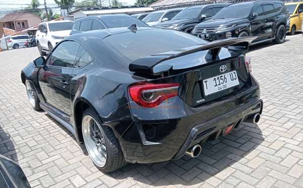 TOYOTA  86  2.0L
