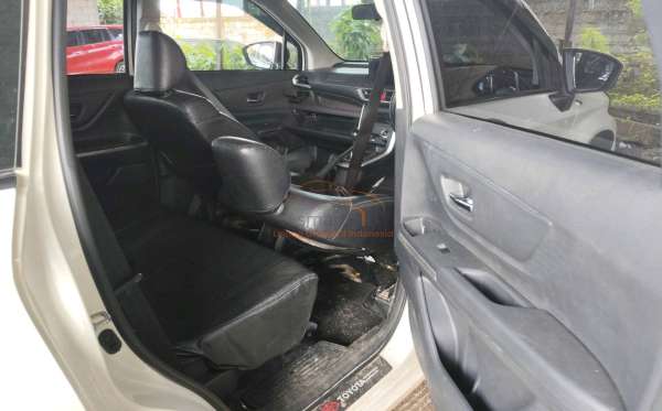 TOYOTA AVANZA 1.5 G