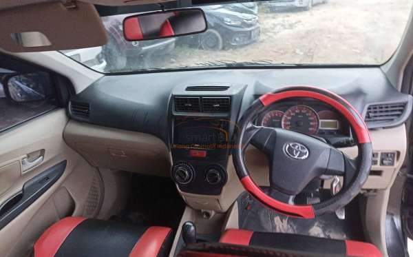TOYOTA AVANZA