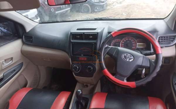 TOYOTA AVANZA