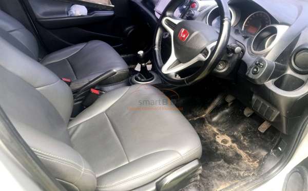 HONDA JAZZ GE8 1.5 E