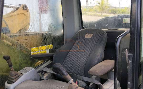 CATERPILLAR EXCAVATOR