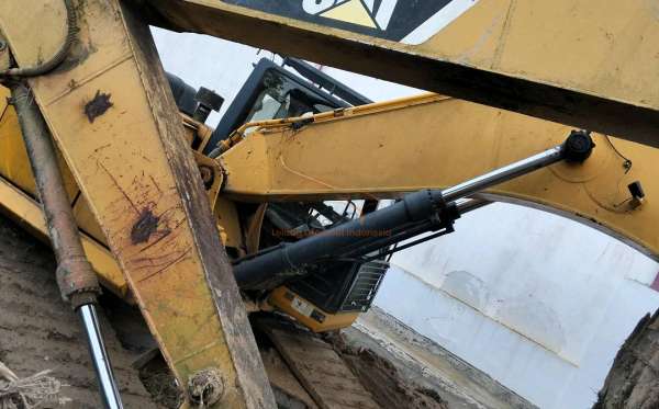 CATERPILLAR EXCAVATOR