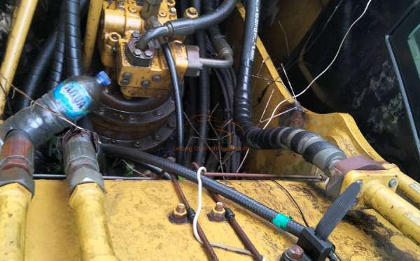 CATERPILLAR EXCAVATOR