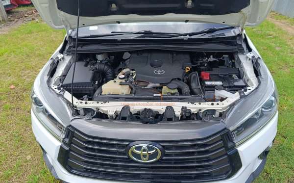 TOYOTA  INNOVA  2.4 V