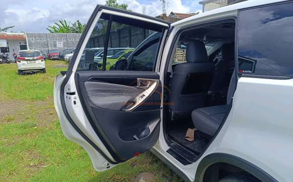 TOYOTA  INNOVA  2.4 V