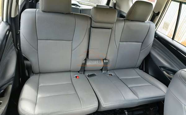 TOYOTA  INNOVA  2.4 V