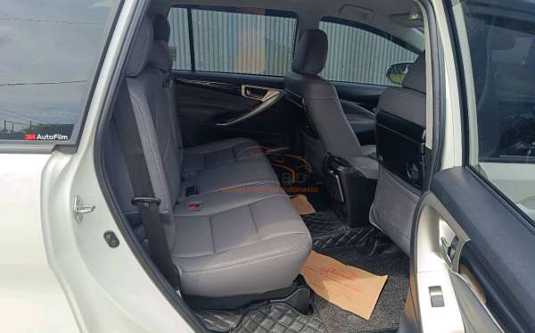 TOYOTA  INNOVA  2.4 V