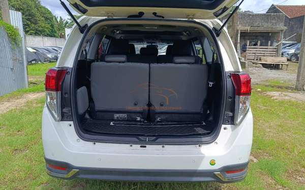 TOYOTA  INNOVA  2.4 V