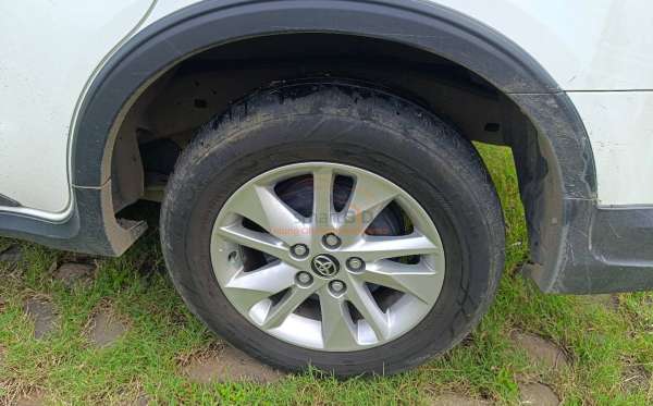 TOYOTA  INNOVA  2.4 V