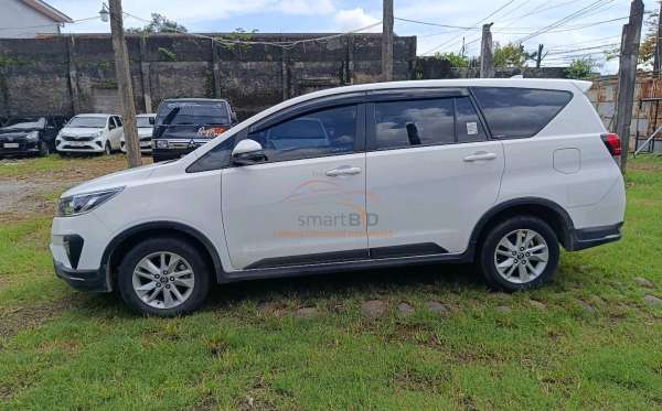 TOYOTA  INNOVA  2.4 V