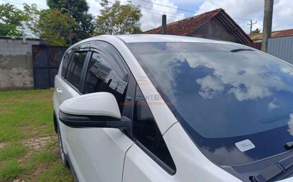 TOYOTA  INNOVA  2.4 V