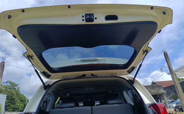 TOYOTA  INNOVA  2.4 V