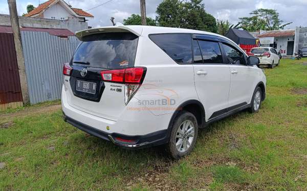 TOYOTA  INNOVA  2.4 V