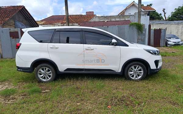 TOYOTA  INNOVA  2.4 V