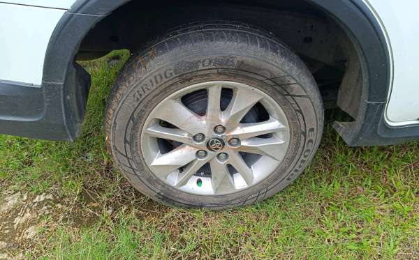 TOYOTA  INNOVA  2.4 V