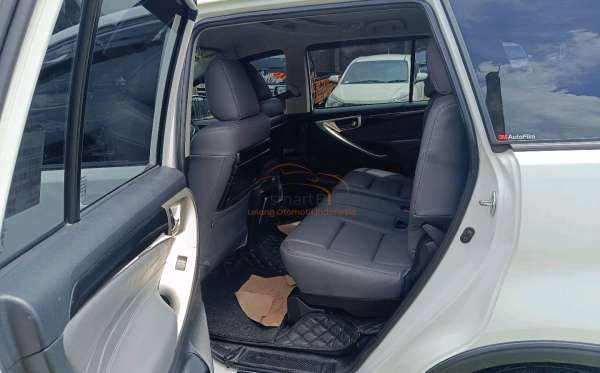 TOYOTA  INNOVA  2.4 V