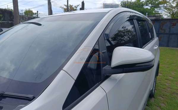 TOYOTA  INNOVA  2.4 V