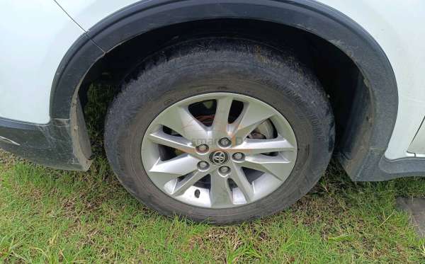 TOYOTA  INNOVA  2.4 V