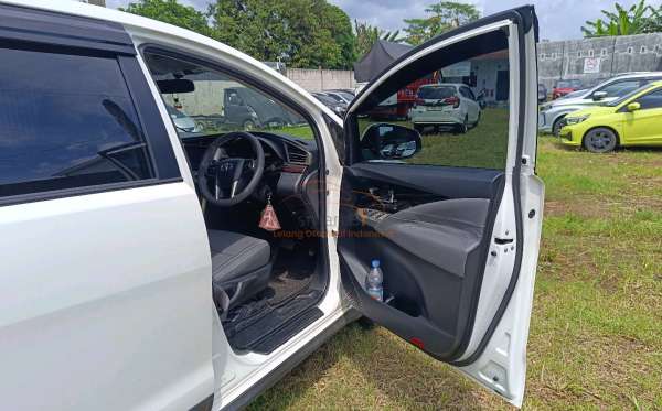 TOYOTA  INNOVA  2.4 V