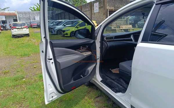 TOYOTA  INNOVA  2.4 V