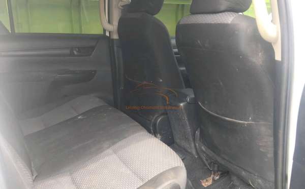 TOYOTA HILUX DOUBLE CABIN