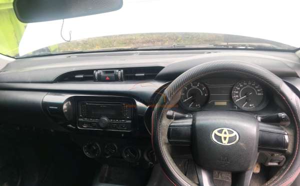 TOYOTA HILUX DOUBLE CABIN
