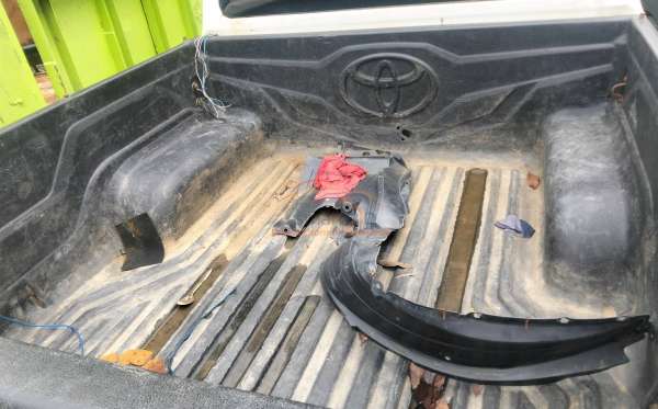 TOYOTA HILUX DOUBLE CABIN