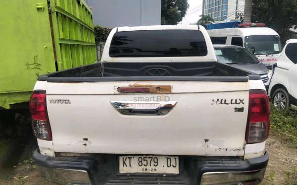 TOYOTA HILUX DOUBLE CABIN