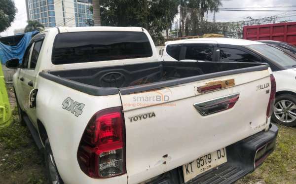 TOYOTA HILUX DOUBLE CABIN