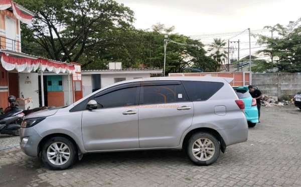 TOYOTA INNOVA 2.0 V