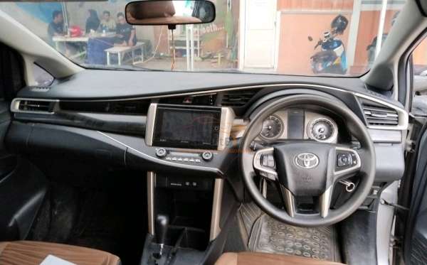 TOYOTA INNOVA 2.0 V