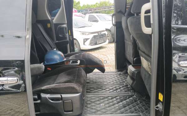 TOYOTA VELLFIRE 2.4