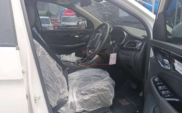 WULING CORTEZ 1.5 LUX