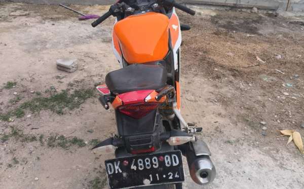 HONDA CBR 150 R
