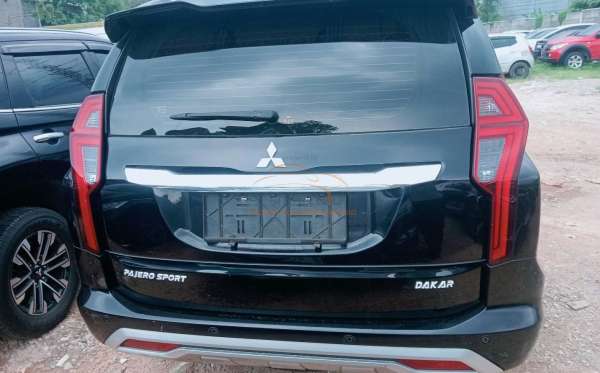 MITSUBISHI PAJERO SPORT 2.4L DAKAR-L (4X2)