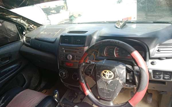 TOYOTA  AVANZA VELOZ 1.5