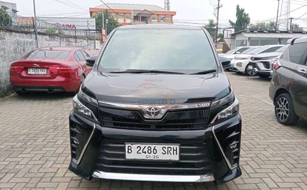 TOYOTA VOXY 2.0 AT
