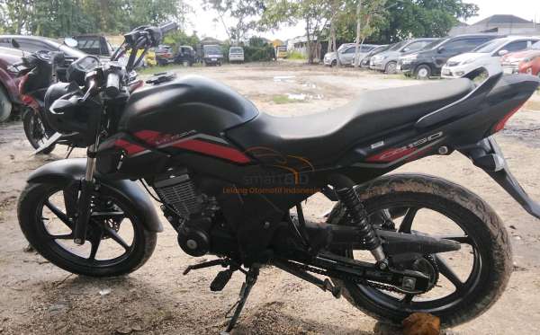 HONDA CB 150 Verza