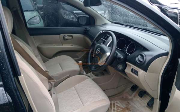 NISSAN GRAND LIVINA SV