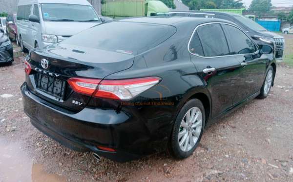 TOYOTA CAMRY V