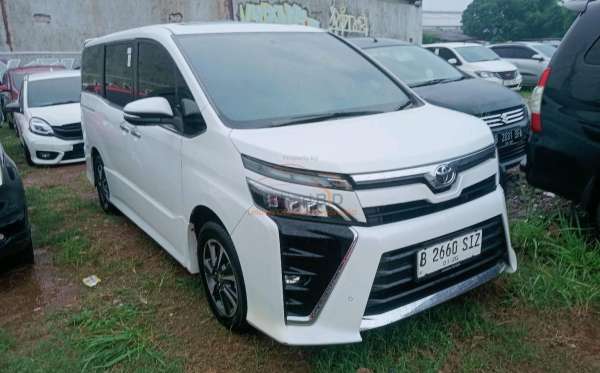TOYOTA VOXY 2.0 AT