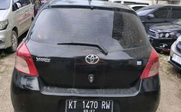 TOYOTA YARIS E