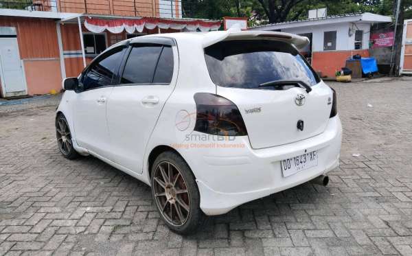 TOYOTA YARIS E