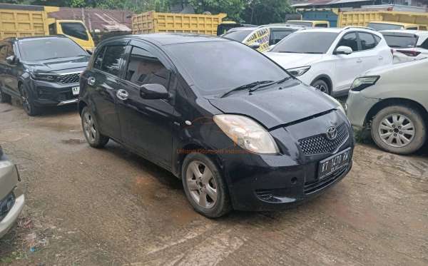 TOYOTA YARIS E