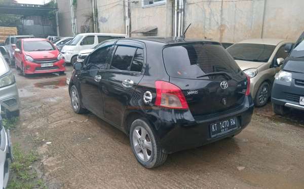 TOYOTA YARIS E