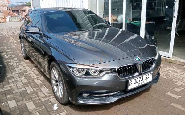 BMW 320I CKD AT