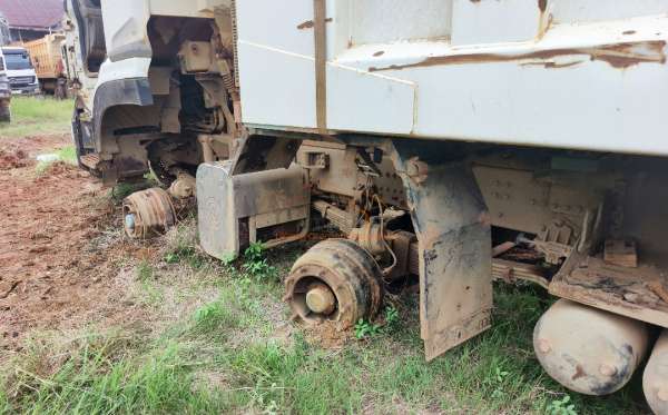 DONGFENG DUMP TRUCK 12 RODA