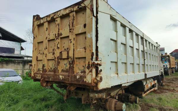 DONGFENG DUMP TRUCK 12 RODA